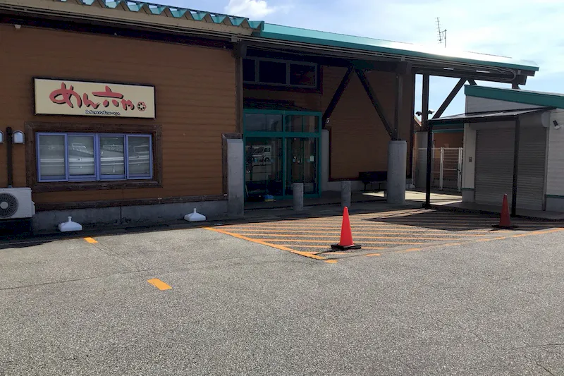 【ダイナム入善店｜割引キャンペーン実施中】キッチンカーやプロモーションイベントの開催に最適なアミューズメント施設のイベントスペース
