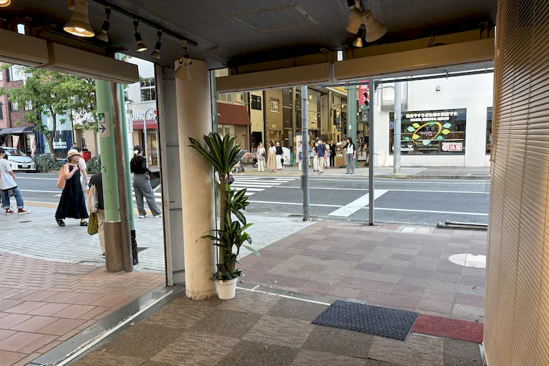 【神戸 元町商店街】 ポップアップストアやPRイベントに最適！神戸元町商店街アーケード内の交差点角地の3丁目イベントスペース