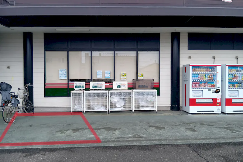 【フードマーケットマム古庄店】出入口右側スペース 販促プロモーションや物販に最適なスーパー屋外催事イベントスペース