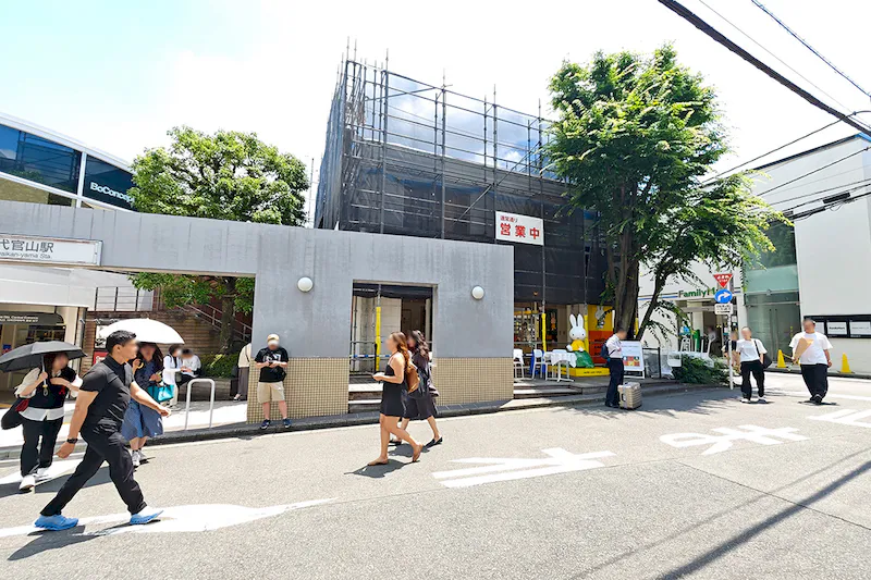 【代官山駅目の前】天井高最大8.6mを誇る120㎡の広々空間に差し込む自然光。展示会・受注会・商用撮影に最適な都会的ギャラリー