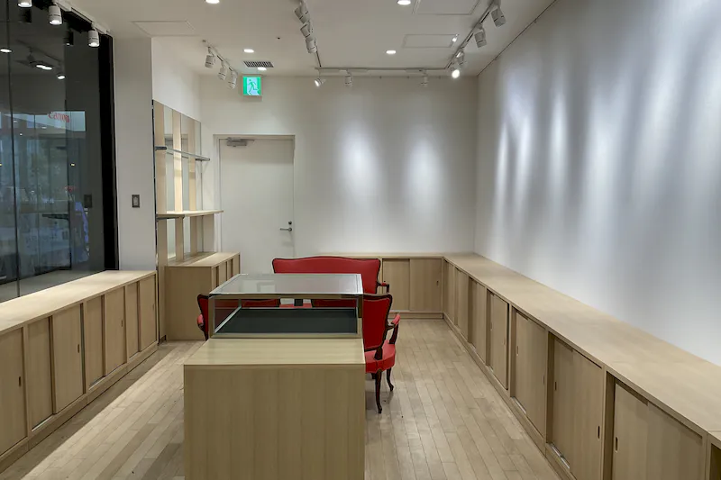 【淀屋橋駅5分／肥後橋駅直結】ポップアップや展示会、商品プロモーション等に最適な30㎡強のガラス張りが特徴の1F内廊下スペース