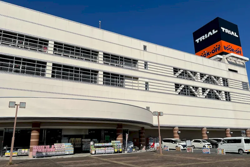 【メガセンタートライアル伊勢崎中央店】NEW！食物販やPR活動に最適な「Ⓑ 2F東側 ブックオフ前」　※買取系催事NG