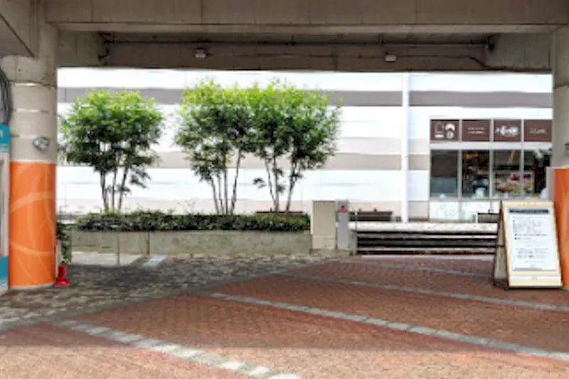 【もりのみやキューズモールBASE】「②1F セントラルスクエア前中央（CS前中央）」屋根下で四方から通行客に視認されやすい食物販やPRプロモーション向けの人気イベントスペース