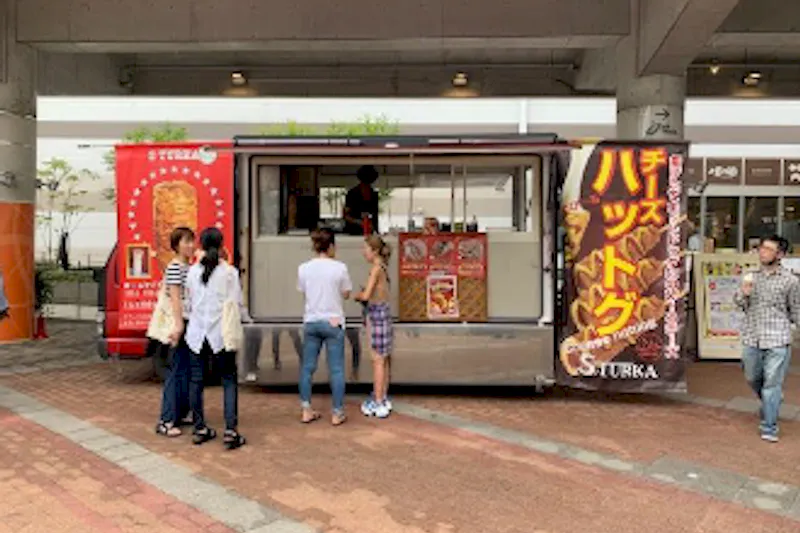 【もりのみやキューズモールBASE】「②1F セントラルスクエア前中央（CS前中央）」屋根下で四方から通行客に視認されやすい食物販やPRプロモーション向けの人気イベントスペース