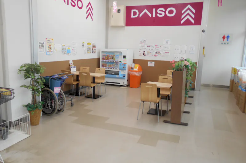 【ダイソー土崎港店】屋内イートイン　食物販やプロモーション等の出店に最適なホームセンター店内のイベントスペース