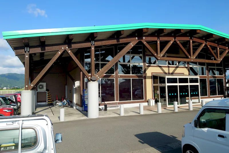 【ダイナム福井丸岡店｜割引キャンペーン実施中】キッチンカーに最適なアミューズメント施設のイベントスペース（出入口横）