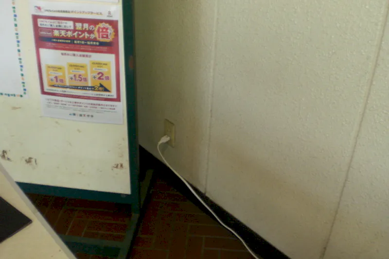 【レガネット朝倉街道】駅入口風除室 販促プロモーションや物販に最適なスーパー店内催事イベントスペース
