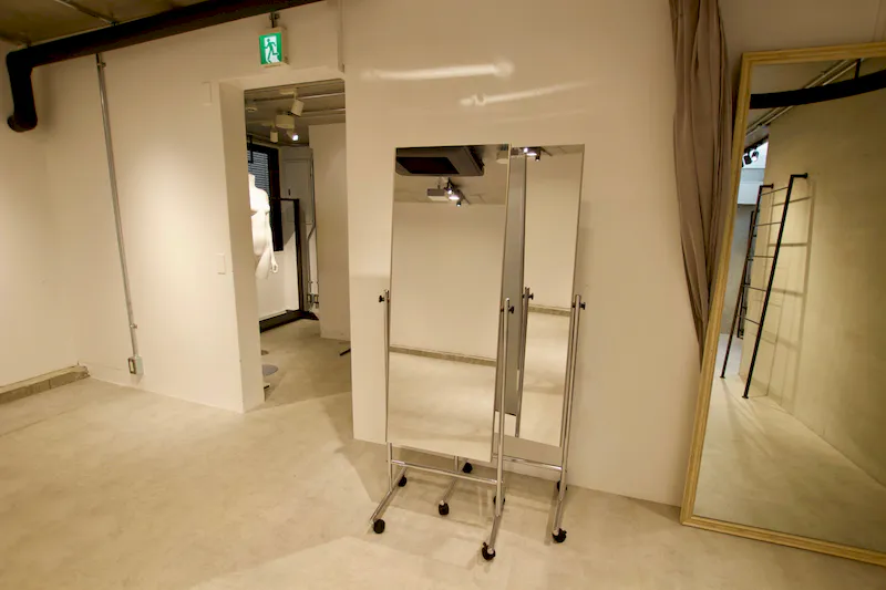 【表参道駅5分】アパレルの展示会やポップアップストアに適した2つの空間のあるスペース(2F)