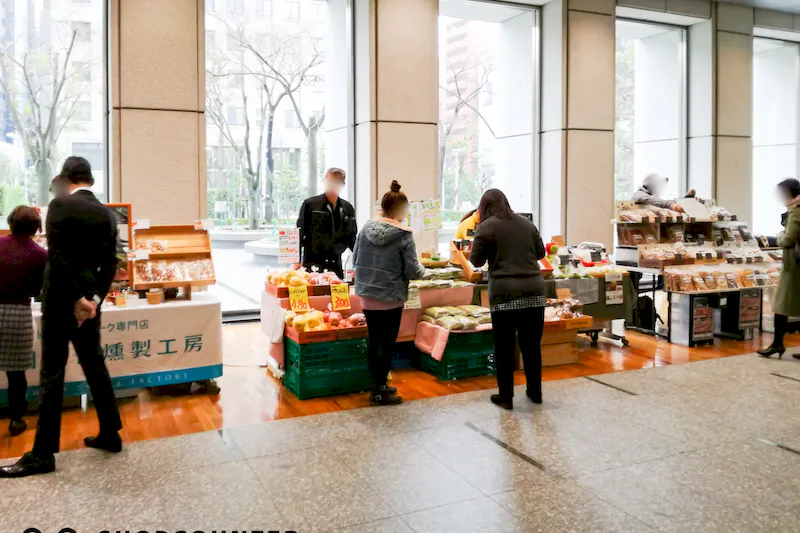 【新宿駅7分】原則として祝日を除く毎月第2木曜日・第4木曜日開催、新宿野村ビル1F屋内にあるマルシェスペース