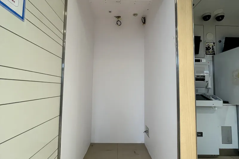 【京急百貨店】京急百貨店１階「ローソン」前（ATM跡地）