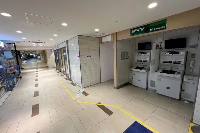 【京急百貨店】京急百貨店１階「ローソン」前（ATM跡地）