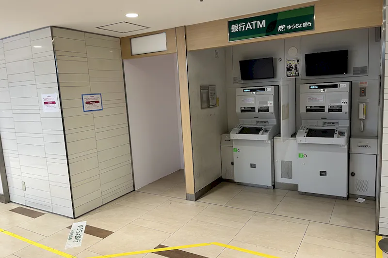 【京急百貨店】京急百貨店１階「ローソン」前（ATM跡地）