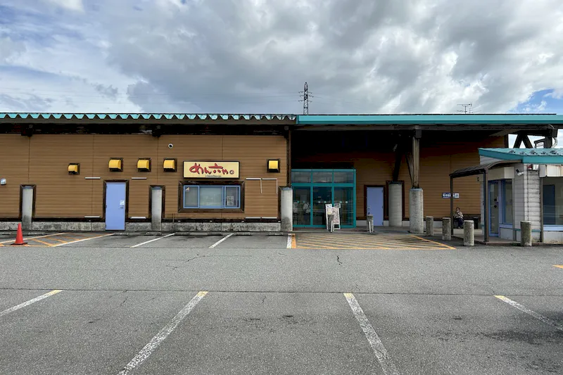 【ダイナム富山上市店｜割引キャンペーン実施中】キッチンカーやプロモーションイベントでの出店に最適なアミューズメント施設のイベントスペース（食事処側駐車場）
