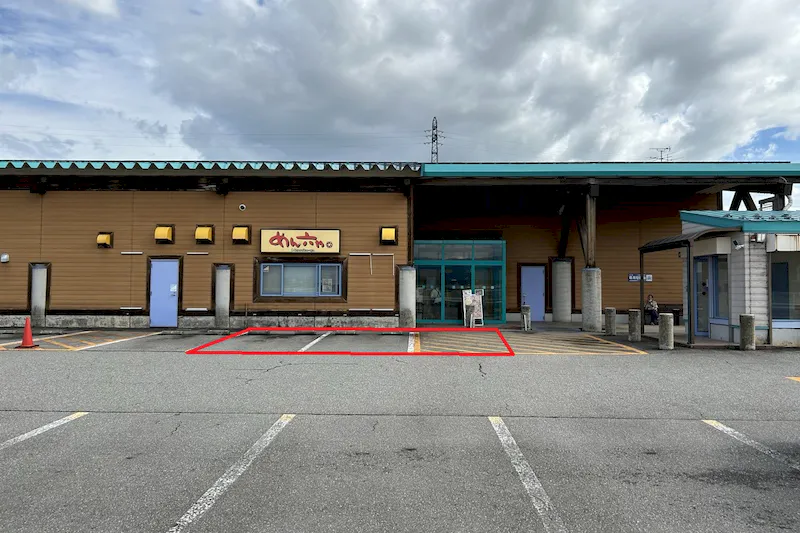 【ダイナム富山上市店｜割引キャンペーン実施中】キッチンカーやプロモーションイベントでの出店に最適なアミューズメント施設のイベントスペース（食事処側駐車場）