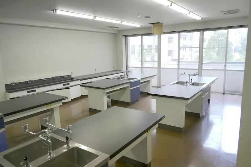 【飯田橋駅2分】撮影やイベントに最適な学校跡地のレンタルスペース（2F科学実験室）