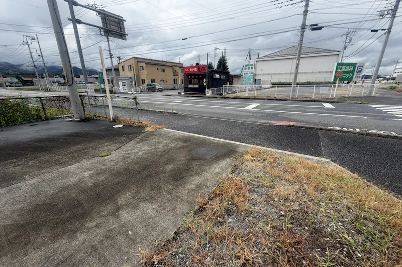 【高崎市吉井町】国道254号沿い交差点角地の300㎡屋外イベントスペース