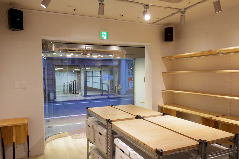 【吉祥寺駅4分】中道商店街に面した什器完備の路面イベントスペース