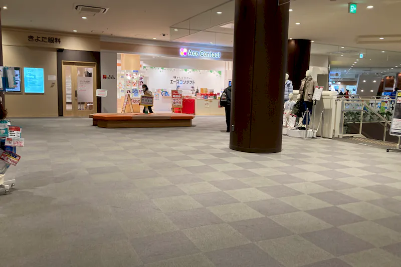 【ララガーデン川口】2階 フードコート前