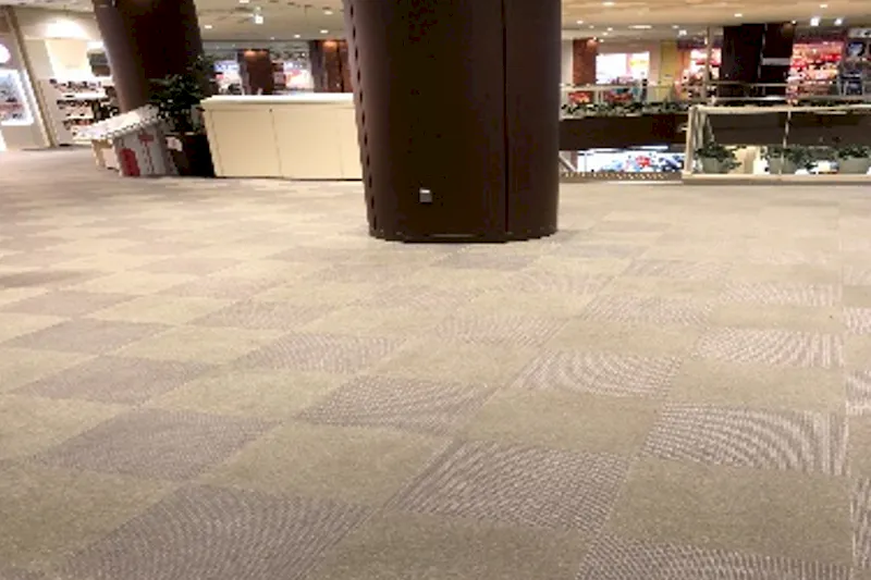 【ララガーデン川口】2階 フードコート前
