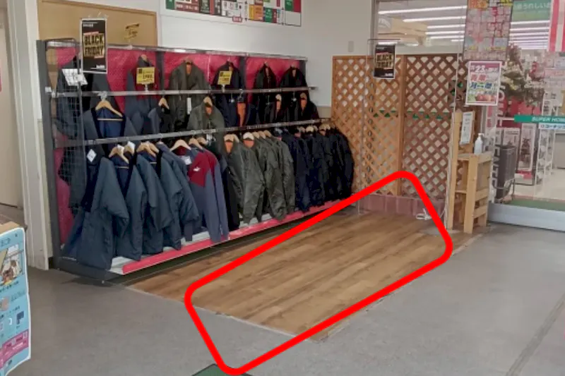 【HIヒロセスーパーコンボ臼杵店】プロモーションイベントに最適なホームセンターの雑貨側風除室 の画像