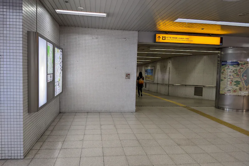 【京阪電鉄 三条駅｜50%OFFキャンペーン実施中】販促イベントや物販に最適な駅利用客へ訴求できる改札外連絡通路のイベントスペース