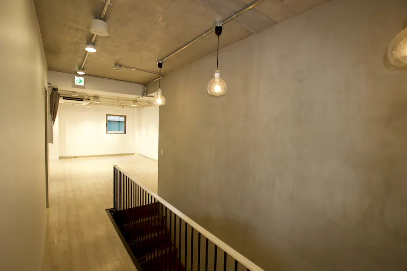 【表参道駅5分】アパレルの展示会やポップアップストアに適した2つの空間のあるスペース(2F)