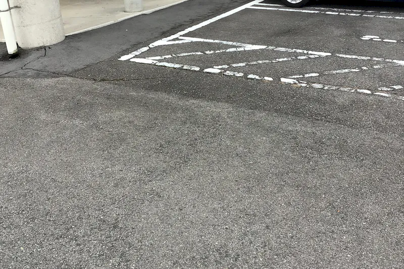 【ダイナム長野千曲店ゆったり館｜割引キャンペーン実施中】キッチンカーや各種プロモーションイベントでの出店に最適なアミューズメント施設のイベントスペース（店舗正面）