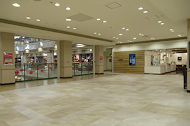 【イオンモール秋田】2F  JINS前