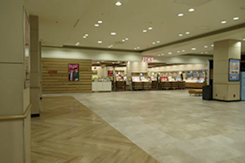 【イオンモール秋田】2F  JINS前