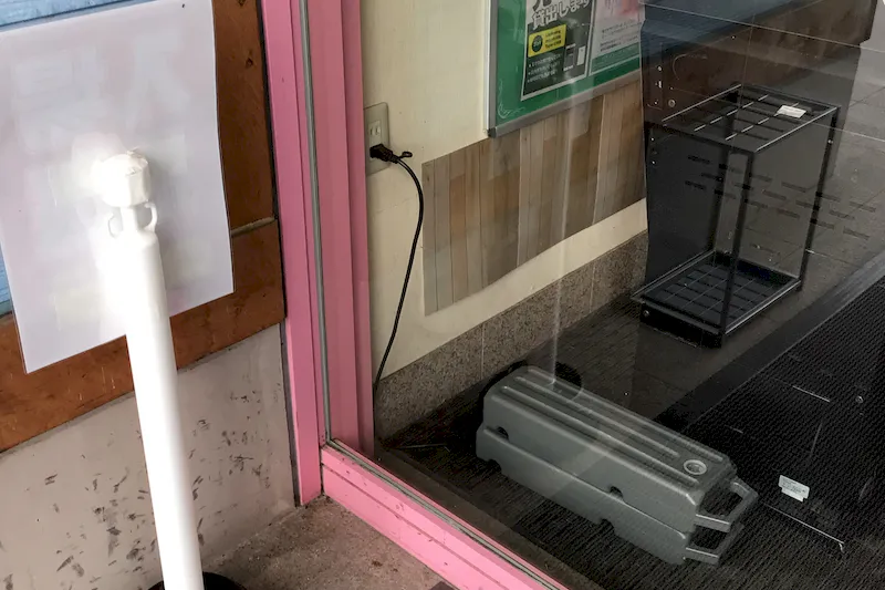 【ダイナム岡山津山店ゆったり館｜割引キャンペーン実施中】物販やプロモーションに最適なアミューズメント施設のイベントスペース（正面）