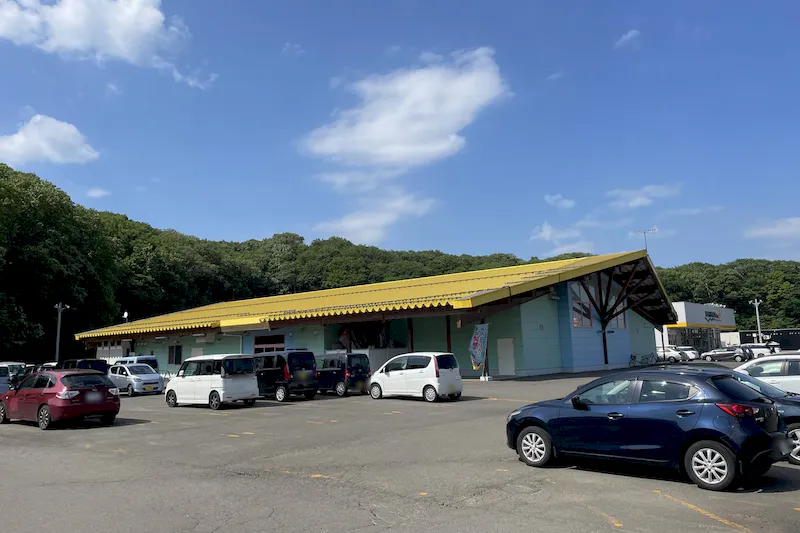 【ダイナム北海道北広島店ゆったり館｜割引キャンペーン実施中】キッチンカーやプロモーションに最適なアミューズメント施設のイベントスペース（店舗南側）