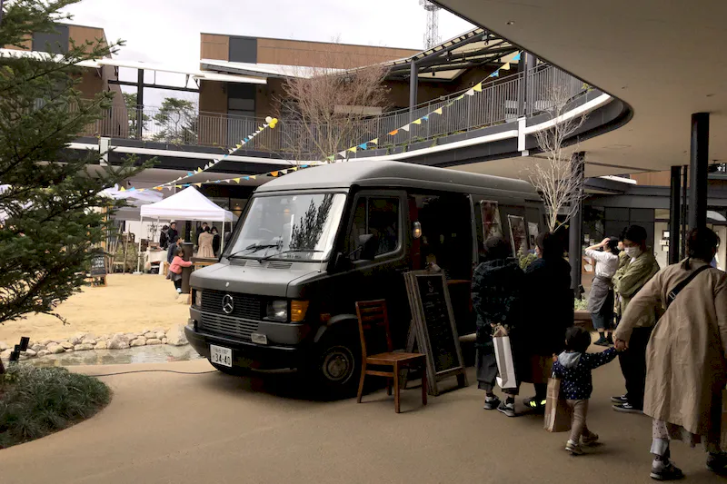 【BRANCH仙台】キッチンカー利用に適した屋外中央広場の画像