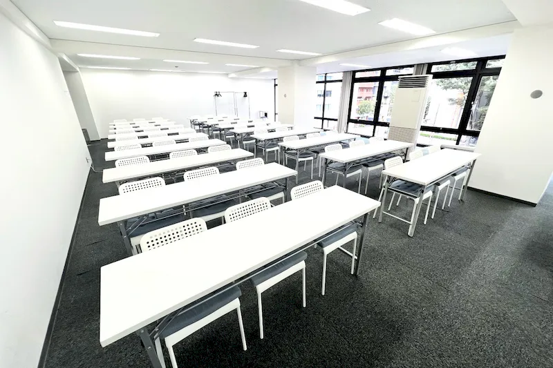 【新宿御苑前駅3分】招待制の製品PR会や受注販売会に適した50名程度収容可能なレンタルスペース