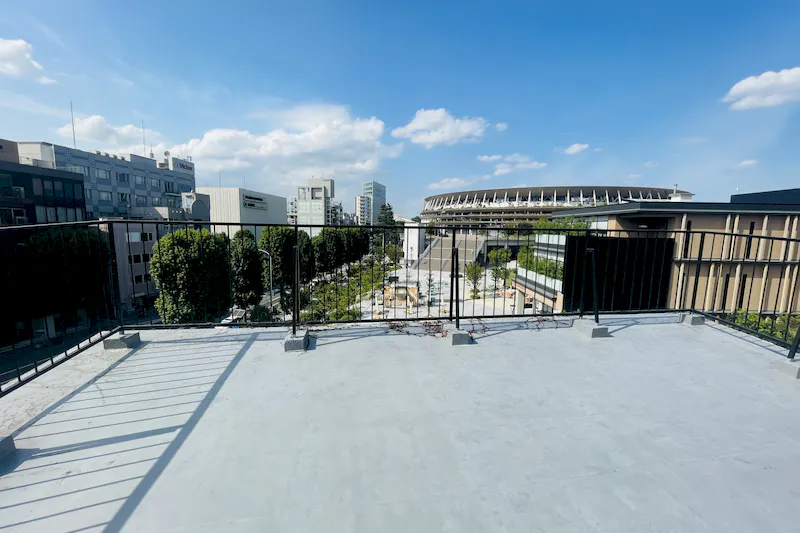 【国立競技場駅9分】展示会や撮影に適した白を基調とした自然光が入るスタジオ
