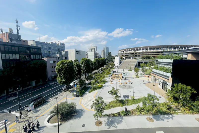 【国立競技場駅9分】展示会や撮影に適した白を基調とした自然光が入るスタジオ