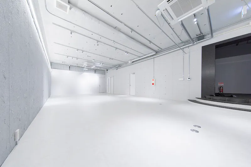 【原宿駅5分】展示会・ポップアップストア・インスタレーションに最適！シルバー基調が特徴的なイベントスペース