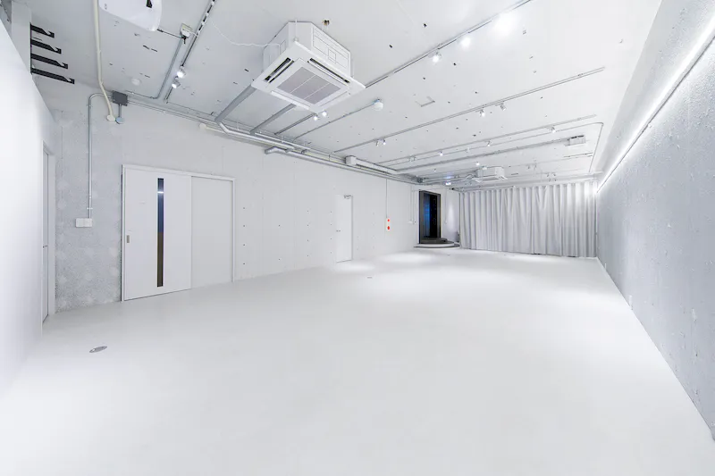 【原宿駅5分】展示会・ポップアップストア・インスタレーションに最適！シルバー基調が特徴的なイベントスペース