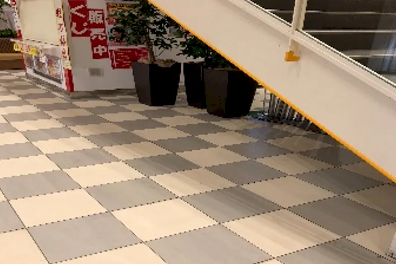 【ララガーデン川口】1階 北側階段下