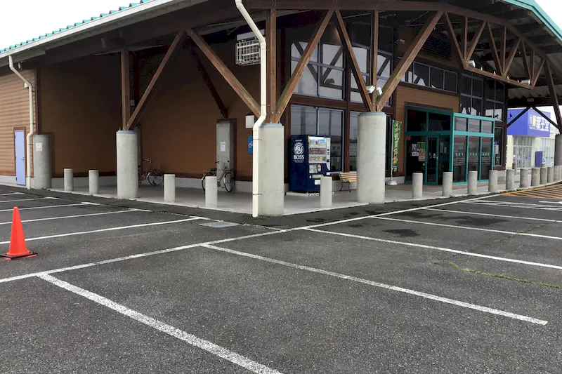 【ダイナム宮城小牛田店｜割引キャンペーン実施中】キッチンカーやプロモーションに最適なアミューズメント施設のイベントスペース(出入口前駐車場）
