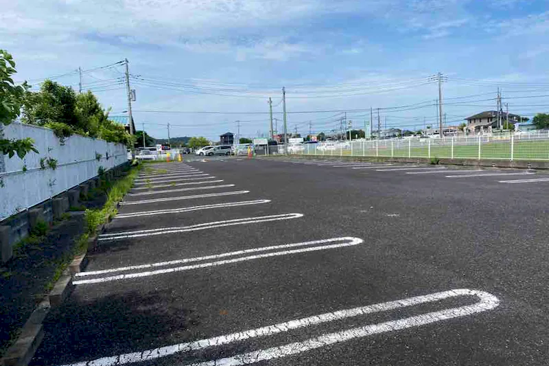 【ダイナム千葉東金店｜割引キャンペーン実施中】キッチンカー出店やプロモーションイベントに最適なアミューズメント施設のイベントスペース（第二駐車場）