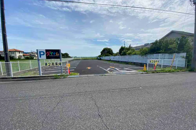 【ダイナム千葉東金店｜割引キャンペーン実施中】キッチンカー出店やプロモーションイベントに最適なアミューズメント施設のイベントスペース（第二駐車場）