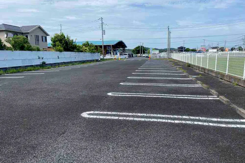 【ダイナム千葉東金店｜割引キャンペーン実施中】キッチンカー出店やプロモーションイベントに最適なアミューズメント施設のイベントスペース（第二駐車場）
