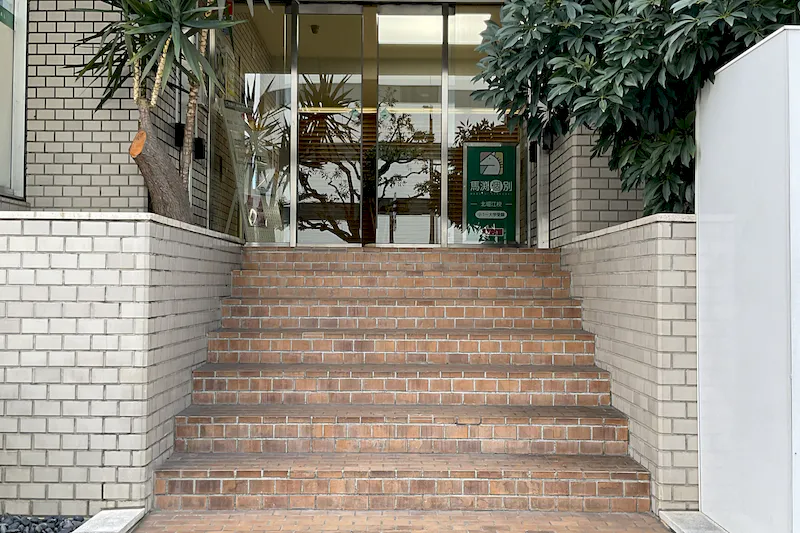 【四ツ橋駅2分｜平日限定】無料貸出什器が充実しており展示会やポップアップストアに最適！広さ100.0㎡、天高3.1mで開放感のあるレンタルスペース