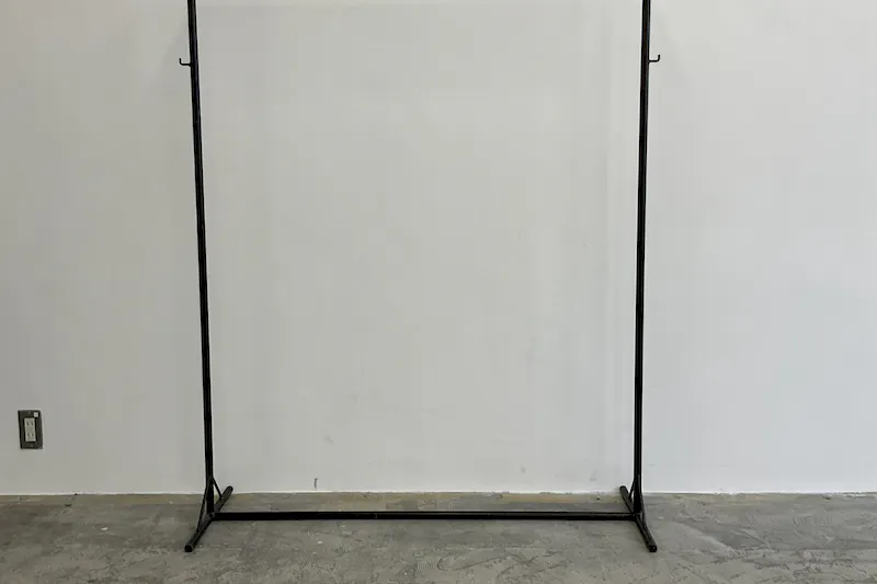 【四ツ橋駅2分｜平日限定】無料貸出什器が充実しており展示会やポップアップストアに最適！広さ100.0㎡、天高3.1mで開放感のあるレンタルスペース