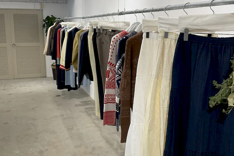 【四ツ橋駅2分｜平日限定】無料貸出什器が充実しており展示会やポップアップストアに最適！広さ100.0㎡、天高3.1mで開放感のあるレンタルスペース