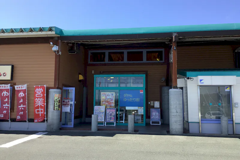 【ダイナム山鹿店ゆったり館｜割引キャンペーン実施中】キッチンカー出店やプロモーションイベントに最適なアミューズメント施設のイベントスペース (めん六や側)