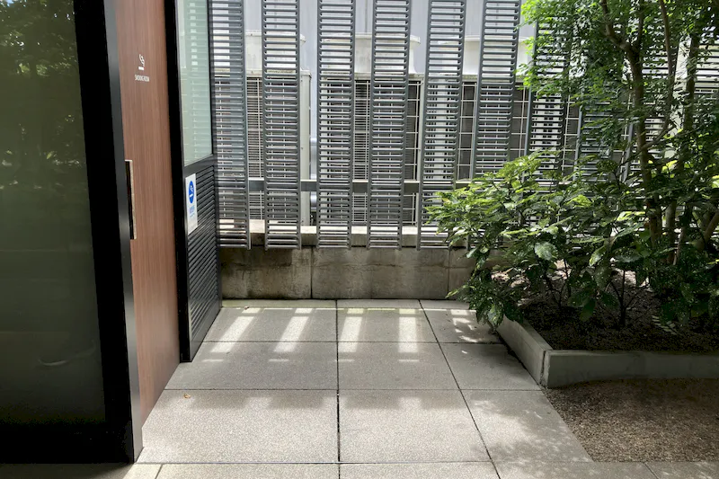 【成城コルティ】成城コルティ喫煙室前スペース