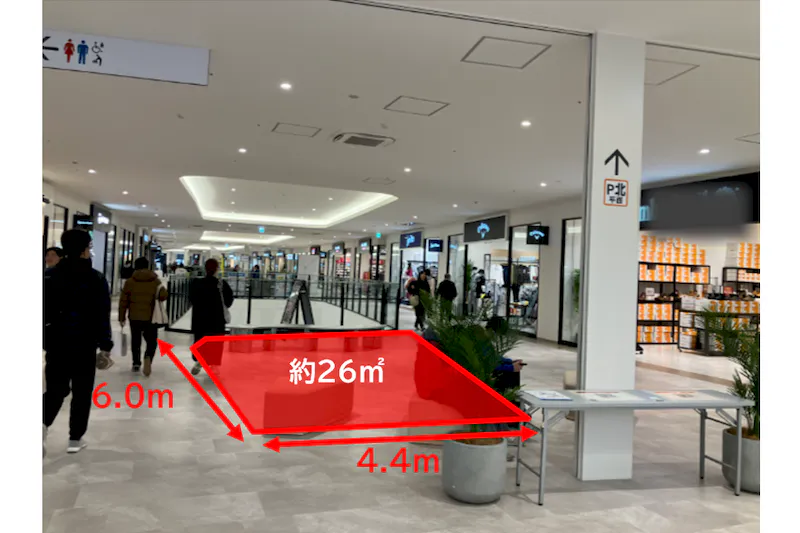 【三井アウトレットパーク マリンピア神戸】2階　南東エスカレーター前
