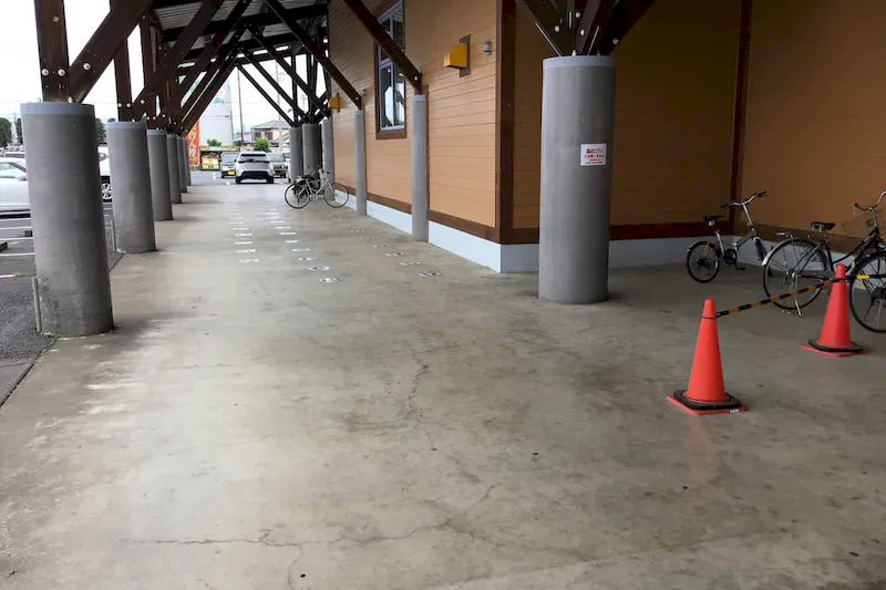 【ダイナム多野新町店｜割引キャンペーン実施中】プロモーションイベントに最適なアミューズメント施設のイベントスペース（付属棟側・店舗出入口前）