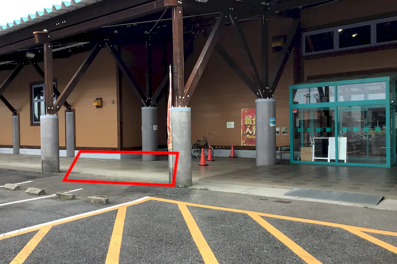 【ダイナム多野新町店｜割引キャンペーン実施中】プロモーションイベントに最適なアミューズメント施設のイベントスペース（付属棟側・店舗出入口前）
